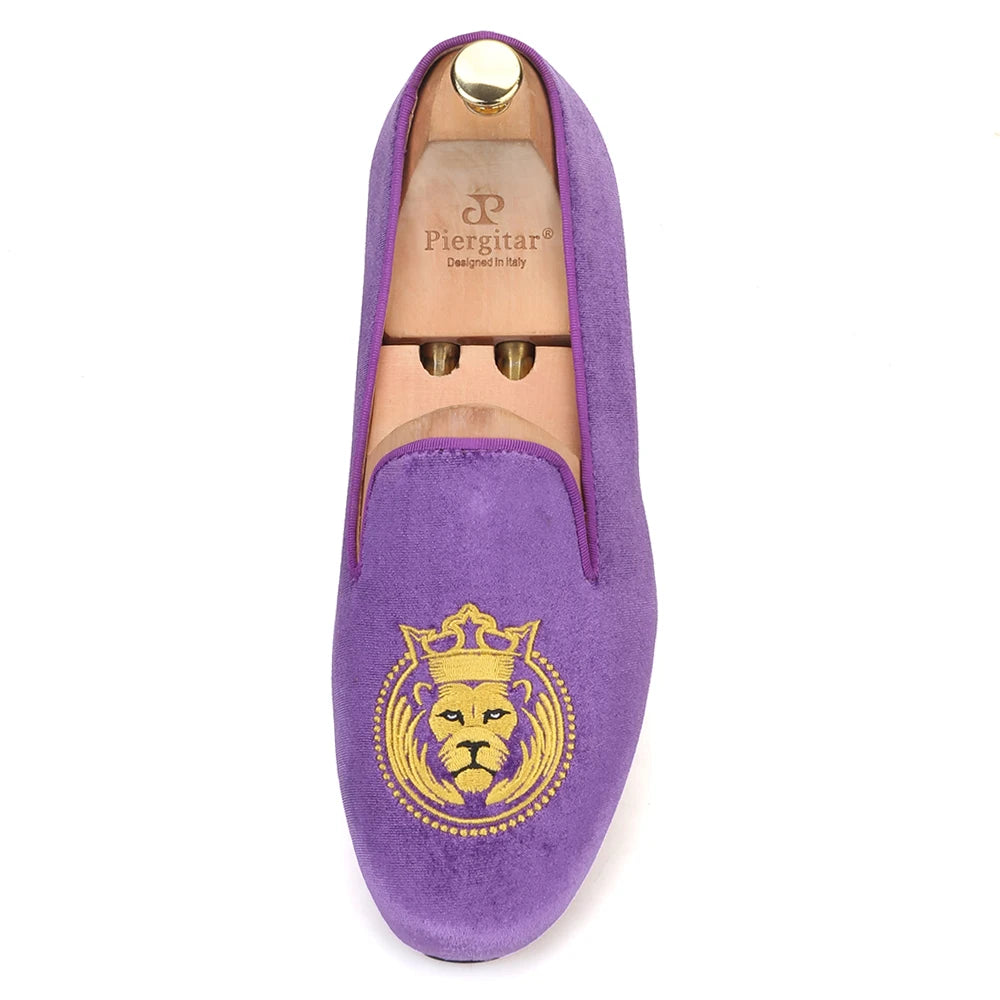 Piergitar handmade lion embroidery men velvet shoes purple color men's moccasins for party and prom men loafers leather insole