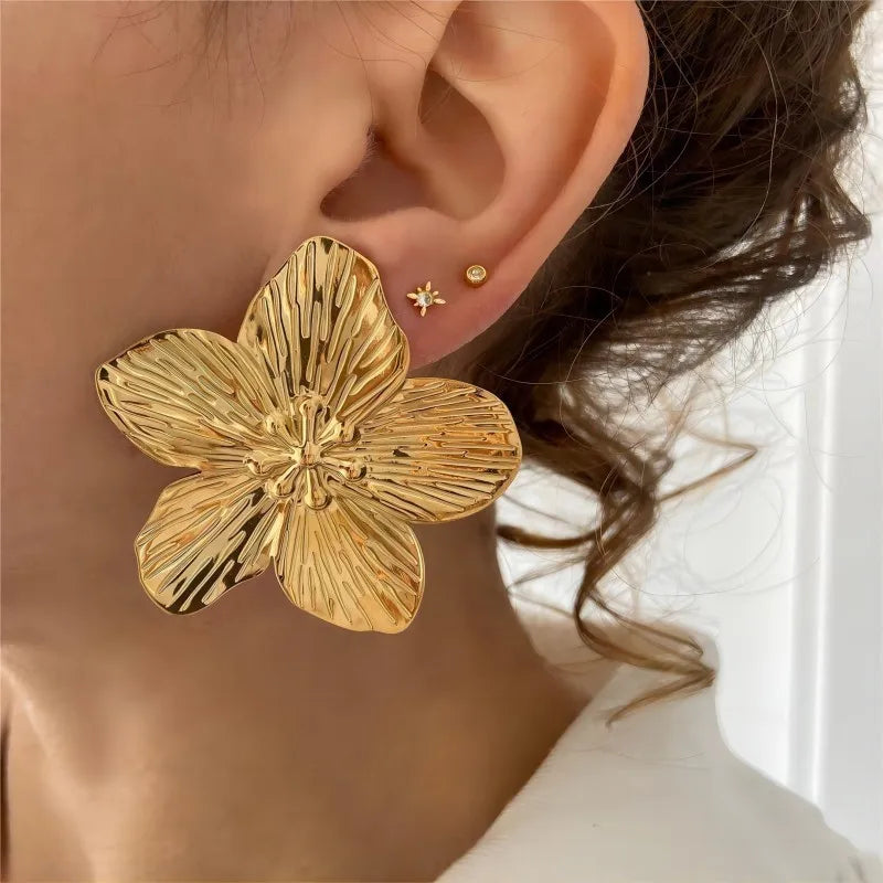 New Stylish Vintage Flower Stud Earrings